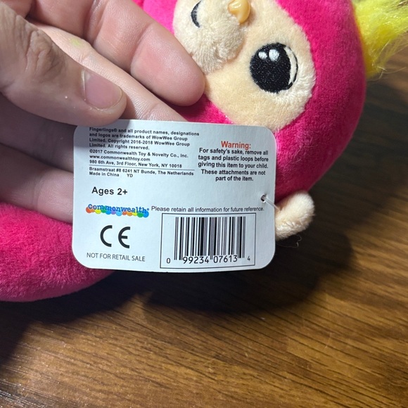 Fingerling Hugs Small 2017 Discontinued Plush - Picture 3 of 3